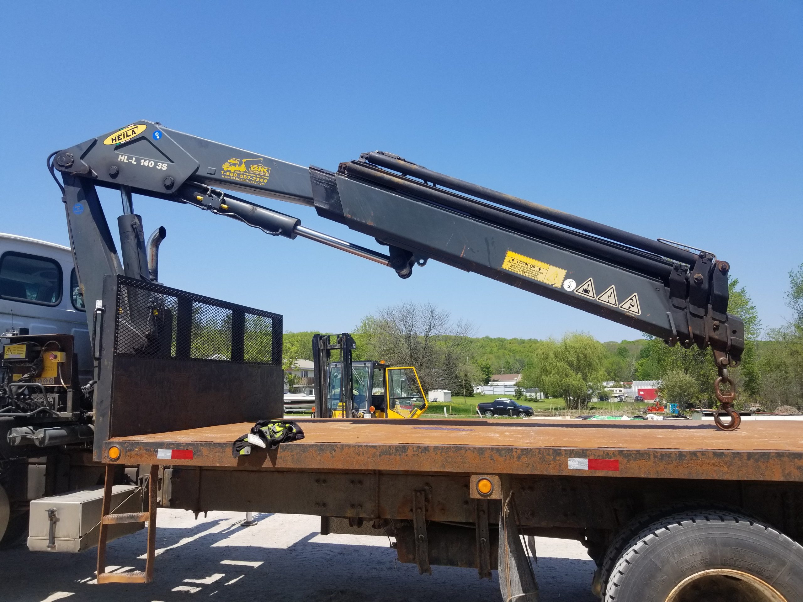 Knuckle Booms & Drywall Booms